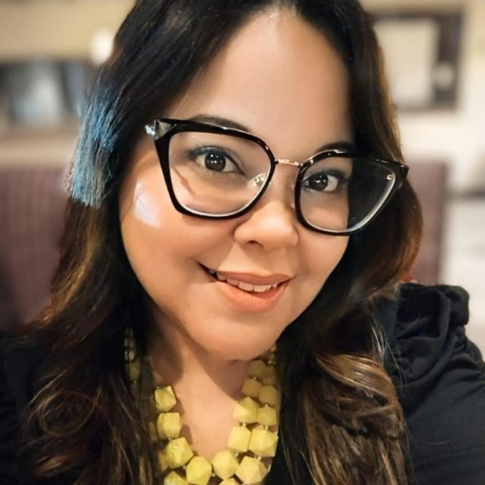 Meet your Posher, Carmen Ana